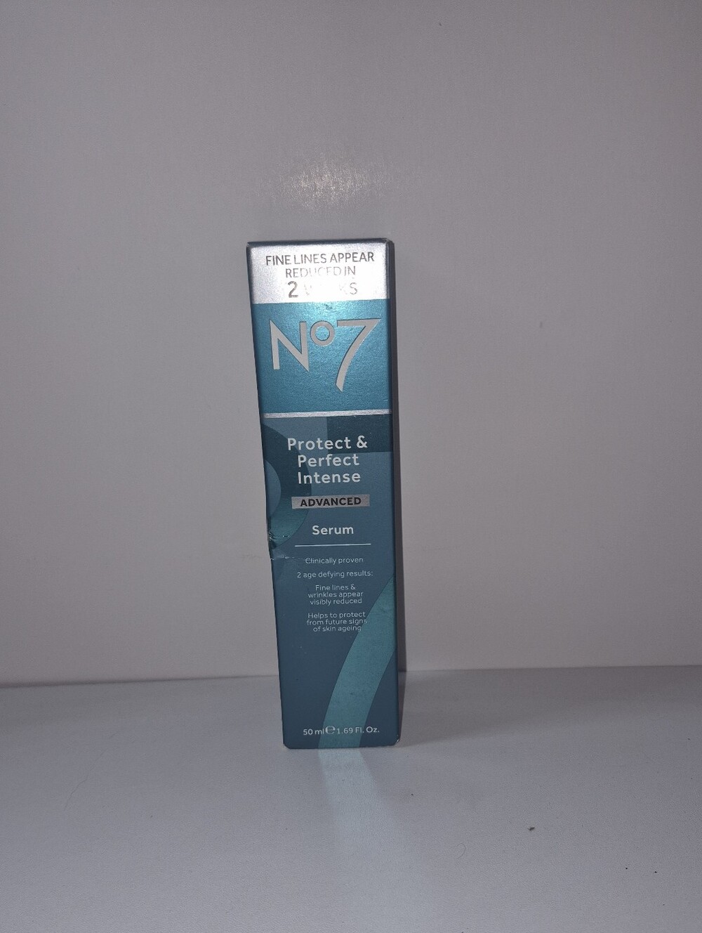 Loreal Protect & Perfect Intense Advanced Serum - Teal/Blue